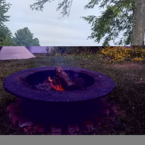 В Smile Awhile вас ждут пышные пейзажи северных лесов с высокими соснами и живописными природными тропами, создающими атмосферу уединенного отдыха в лесу.